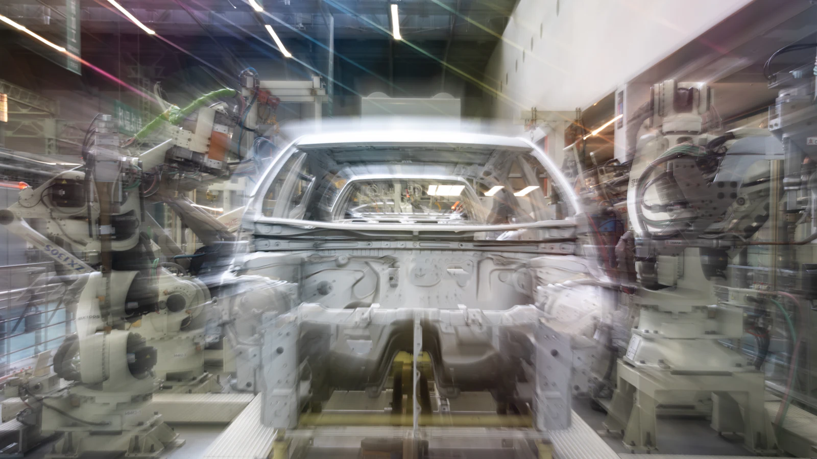 Chaîne d’assemblage automobile avec bras robotisés